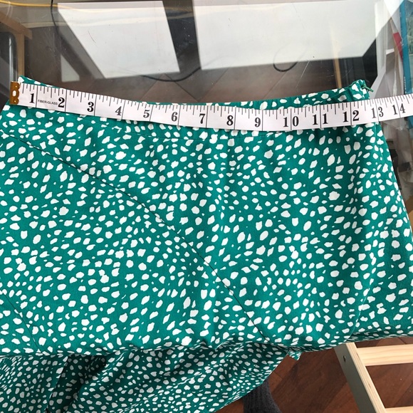 Green spotted slit skirt - Picture 5 of 7
